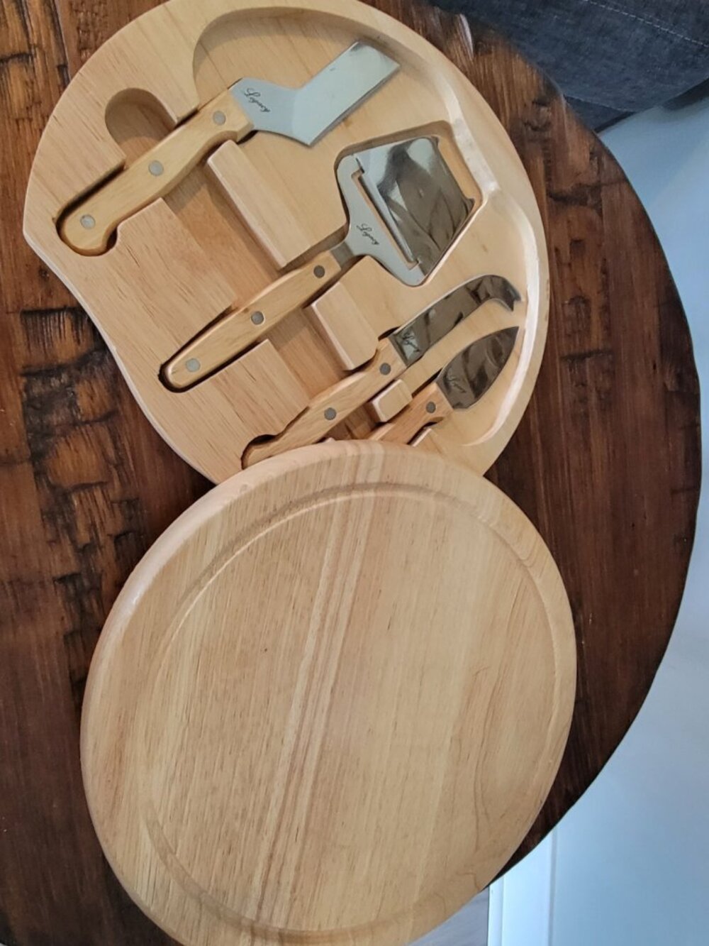 Legacy Cheese Board and Knife Set